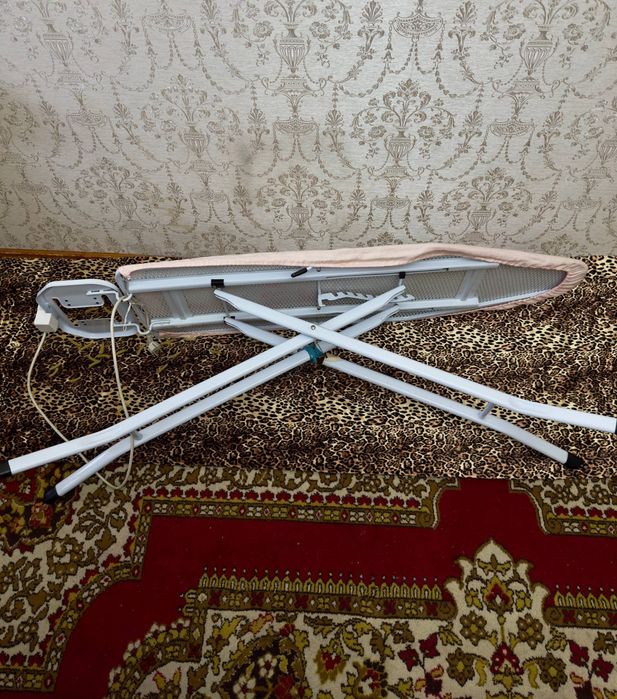 Гладильная доскаи утюг