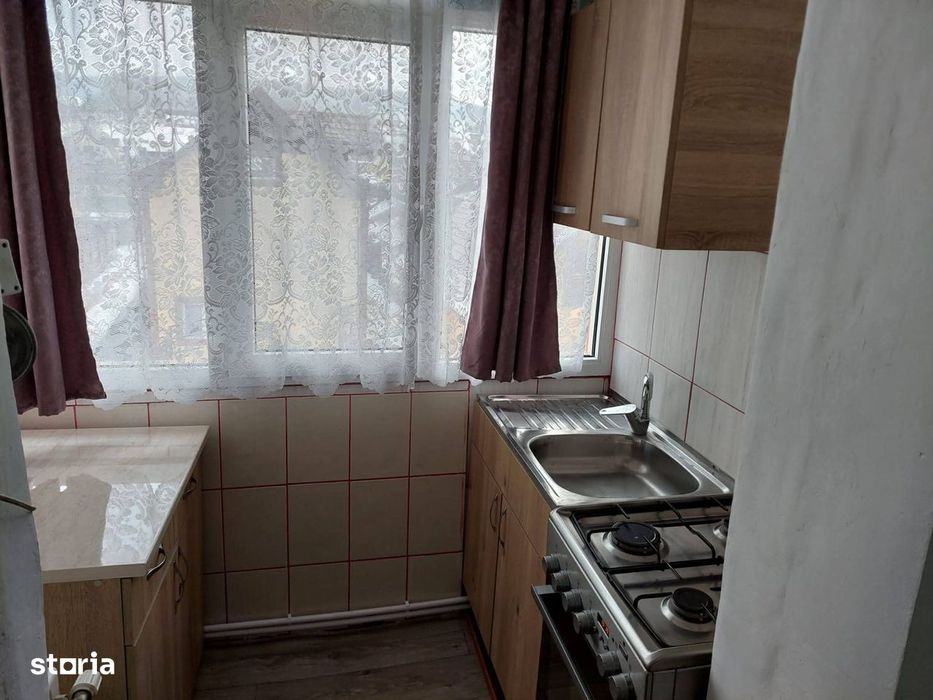 Vând apartament cu 2 camere,etaj 2