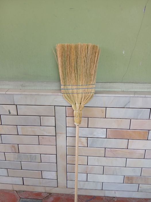 Оптом веник продам, это веник  для уборки  и метлы