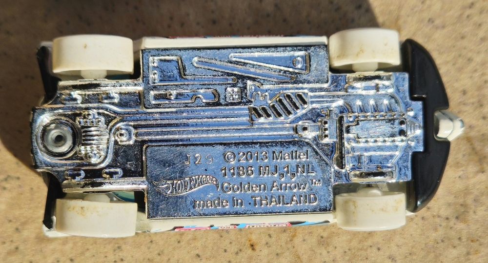 Colectie 4 masini: 2 hot wheels, 2 Norev dintre care una la scara 1/43