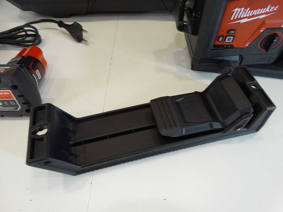 Резервиран - Milwaukee M12 3PL - 3D зелен лазерен нивелир