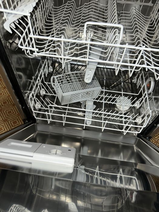 Срочно продам посудомоечную машину