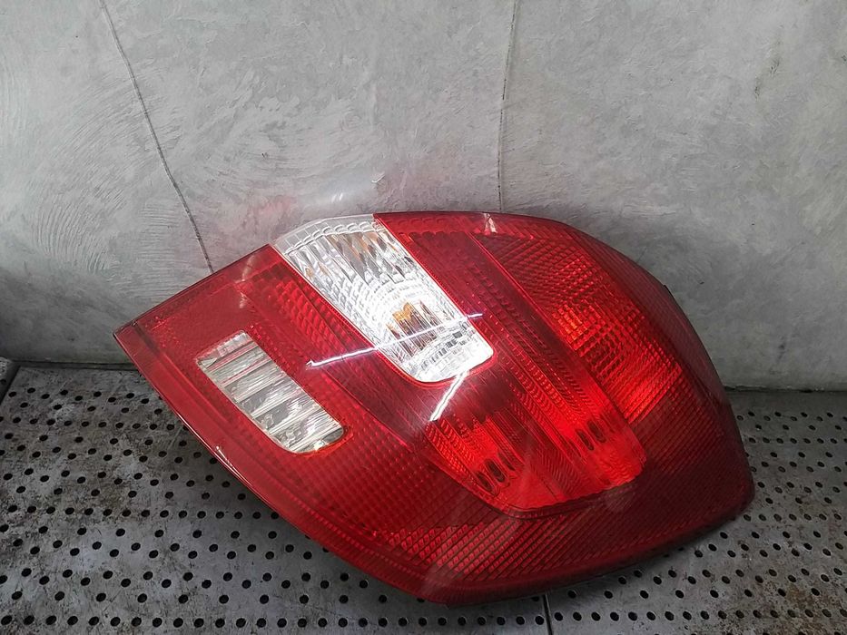 Stop tripla lampa dreapta skoda fabia 2 5j 5j6945096 5j6945112