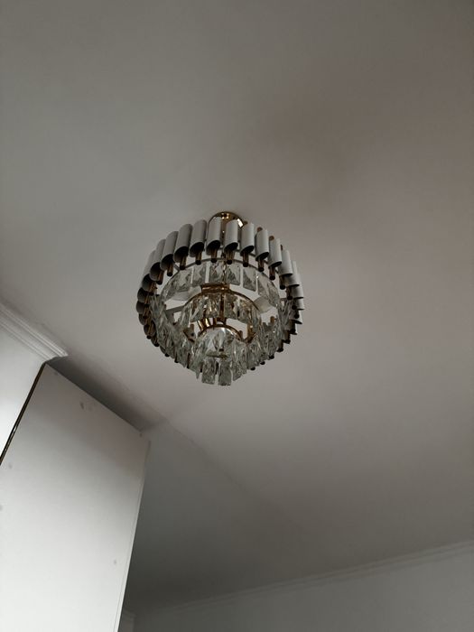Продам большую люстру