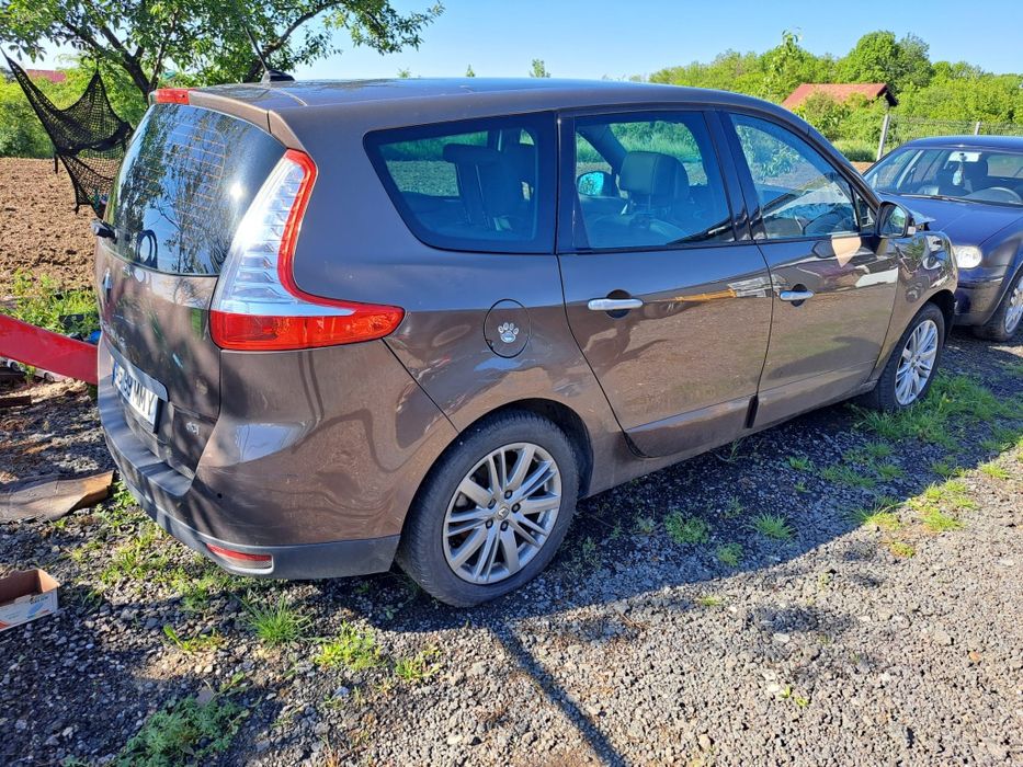 Dezmembrez Renault Scenic 1.5 DCI 110 cai automat