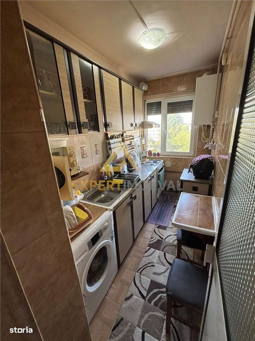 Apartament 2 camere semidecomandat  Cuza Voda pret corect