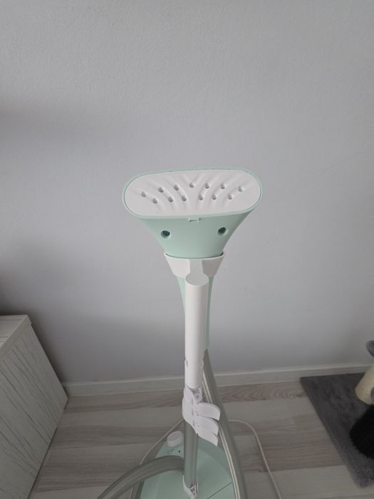 Aparat de călcat vertical cu abur Philips cu stand reglabil
