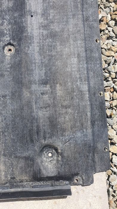 Scut lateral stanga BMW Seria 1 E87 E81 E88 E82