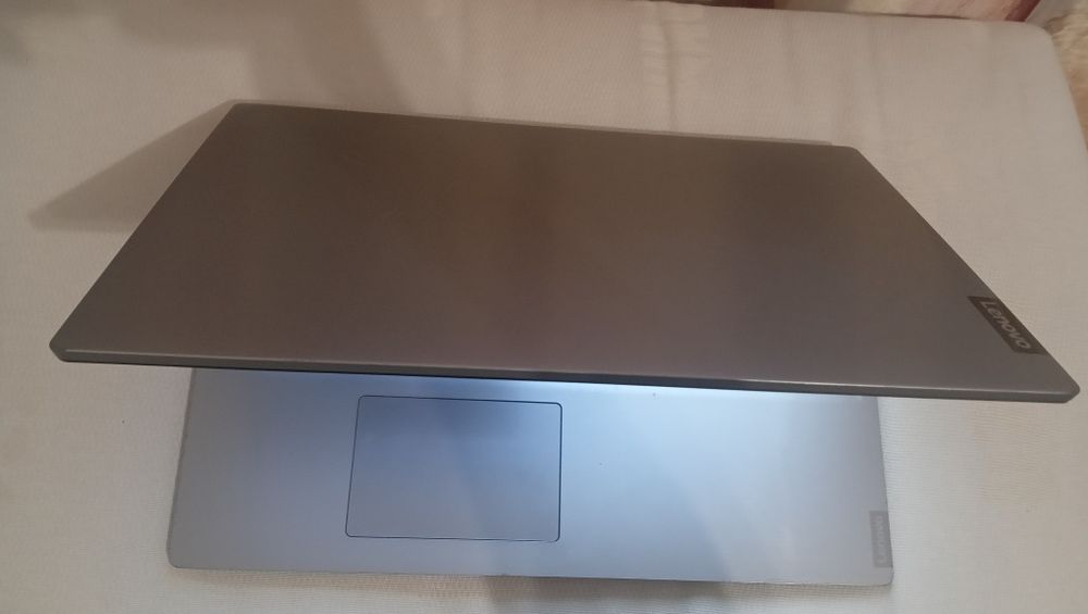 Продавам лаптоп Lenovo Ideapad s-145