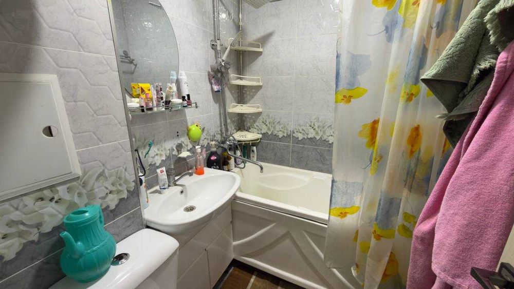 Фрунзиский Ситора кафеси 2 қаватда 2 хонали квартира сотилади.ID: 1806