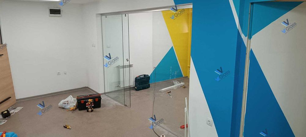 Стъклено плъзгане и офис прегради
