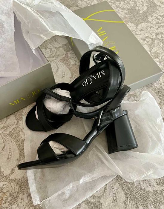 Дамски сандали на ток MIA&JO, черен цвят