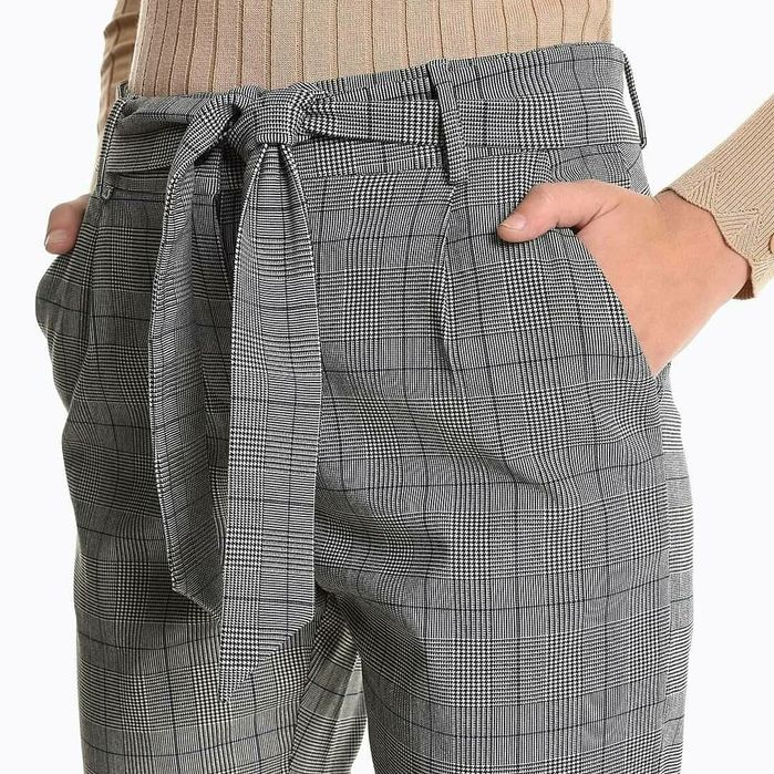 Pantaloni în carouri