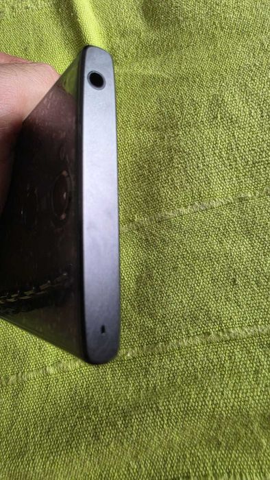 Vand telefon sony xperia este nou