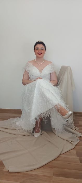 Rochie de mireasă cu pene