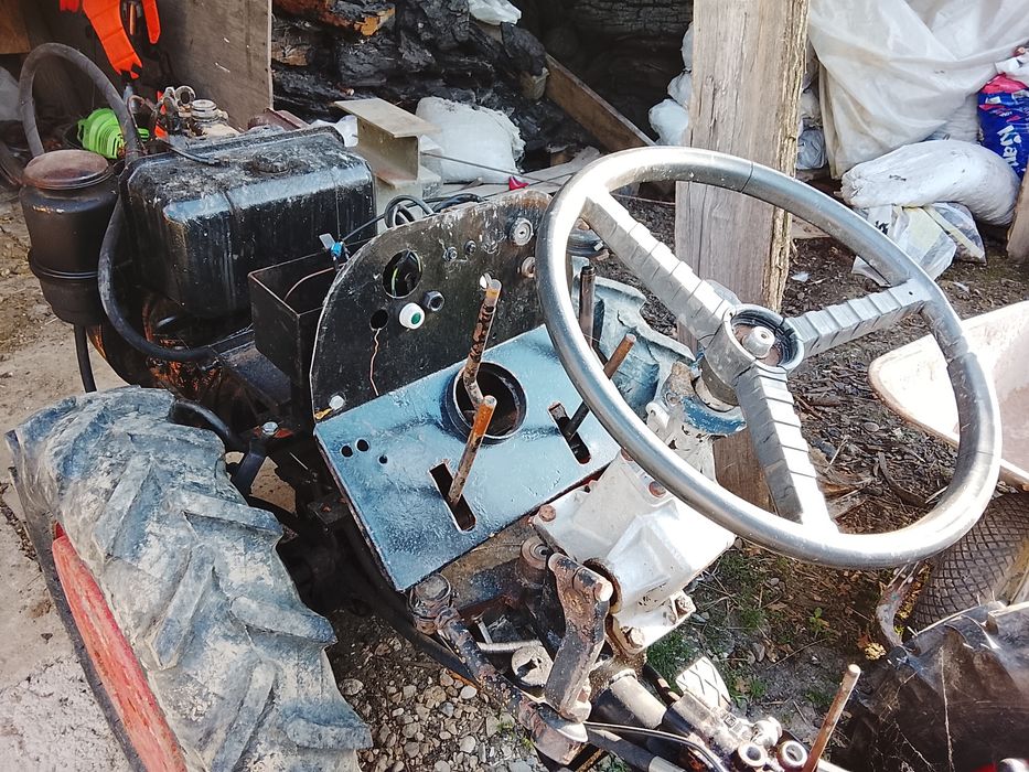 Tractoras articulat mab