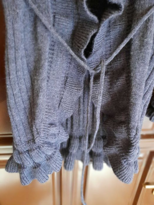 Jerseu cardigan dama tricotat, gri spre negru, de lana, cu volane M-L