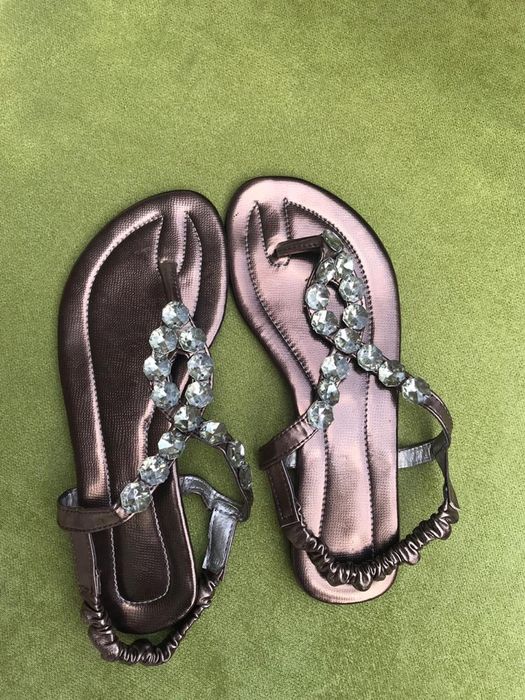 Сандали новые