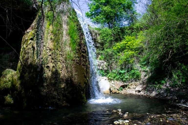 ПРОДАВА имот в с. Бресте, общ. Червен Бряг – ДВЕ КЪЩИ, два двора