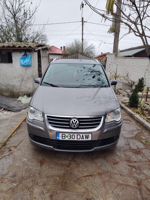 Vând Volkswagen Touran 2008 – 2.0 TDI, motorină