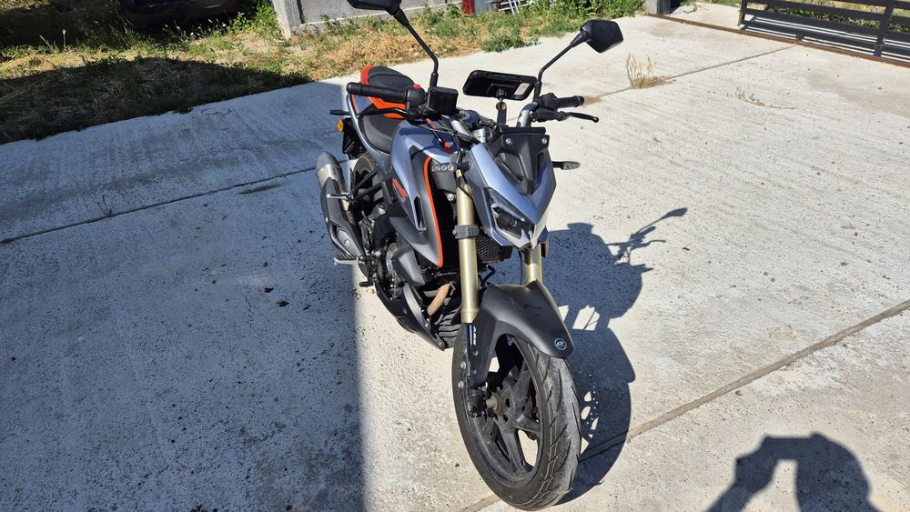 Motocicleta qj motor srk 125s