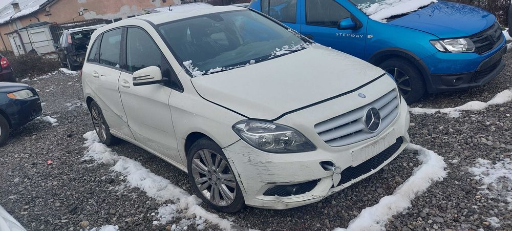 Mercedes-Benz B 180 B180CDI, Мерцедес Б180 на части!
Януари 2014