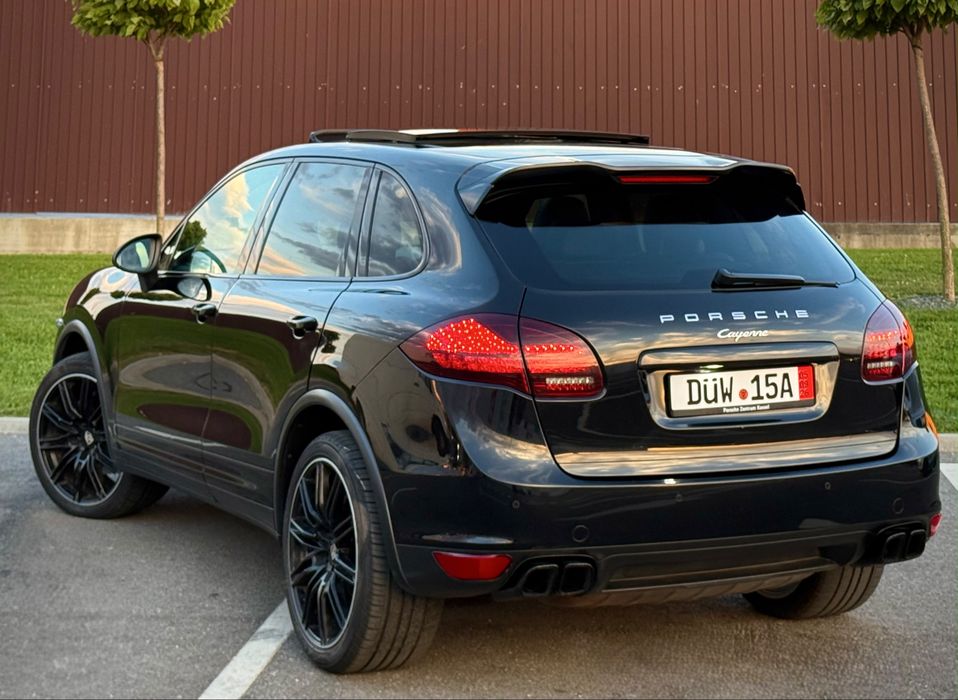 Porsche Cayenne  3.0D /245 cai/ an 2012 /Perne Aer ,,Xenon, Panoramic ,Piele ,Carlig 3,5T