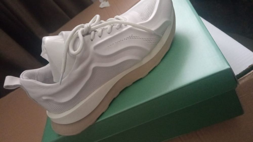 Женскийе крсссовки