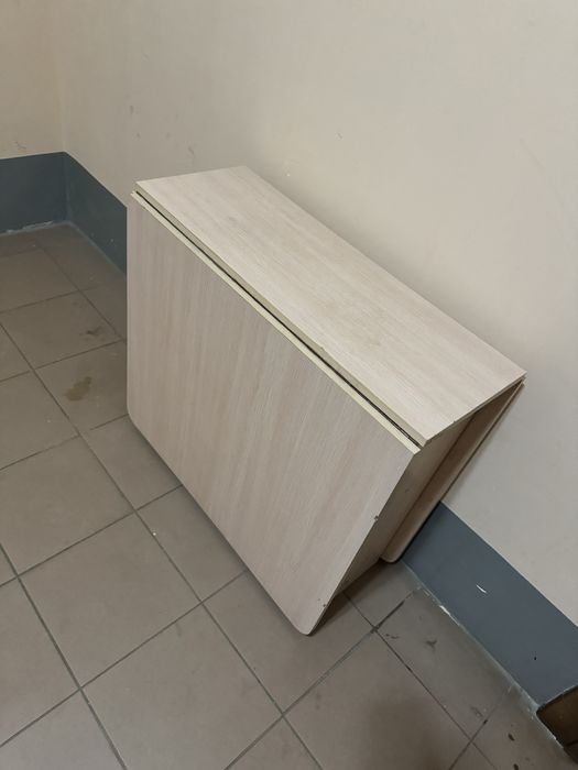 Продам стол книжу