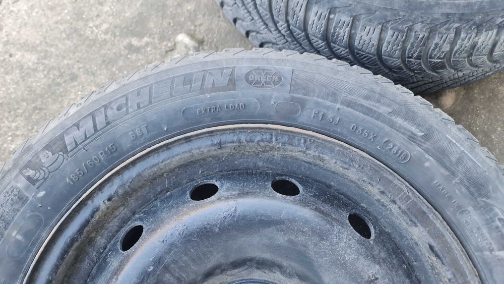 Зимни гуми и джанти  185/60/15