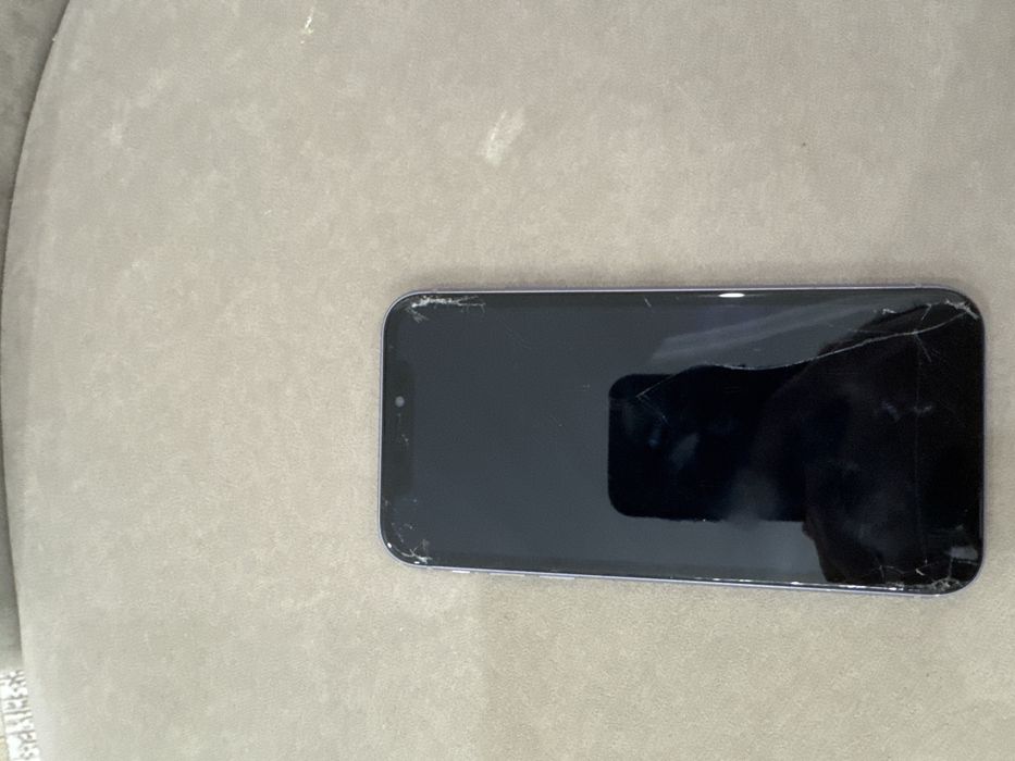 Iphone 11 в хорошем состаяний