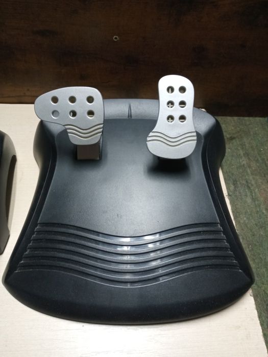 Руль игровой с педалями