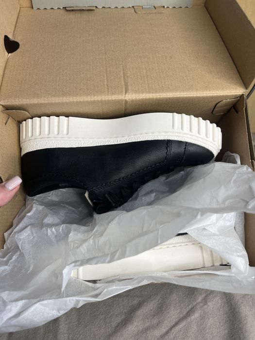 Сникъри Clarks естествена кожа 37 номер