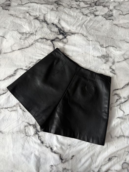 Къси кожени панталони Zara