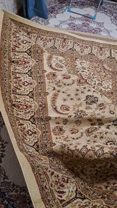 Продам ковер в хорошем состоянии