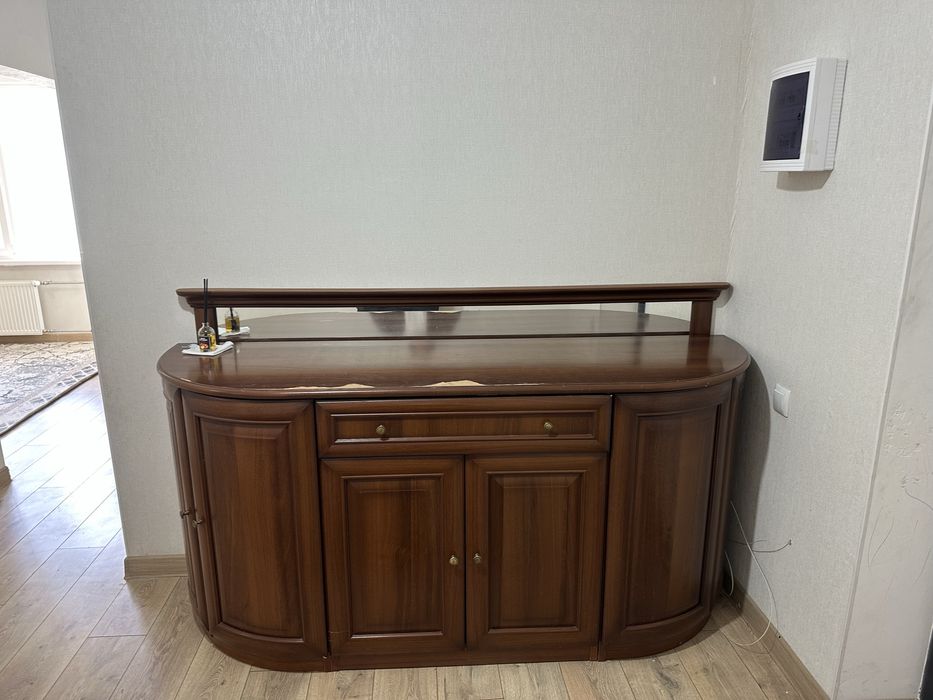 Классический комод (сервант) с зеркалом