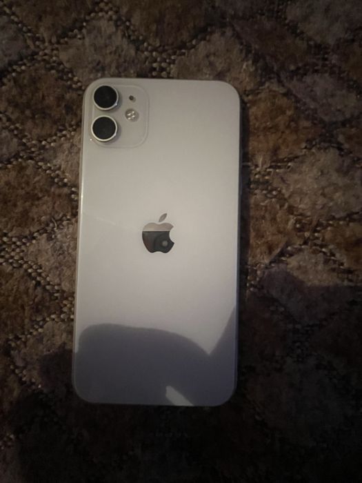 Айфон 11 в хорошем состоянии