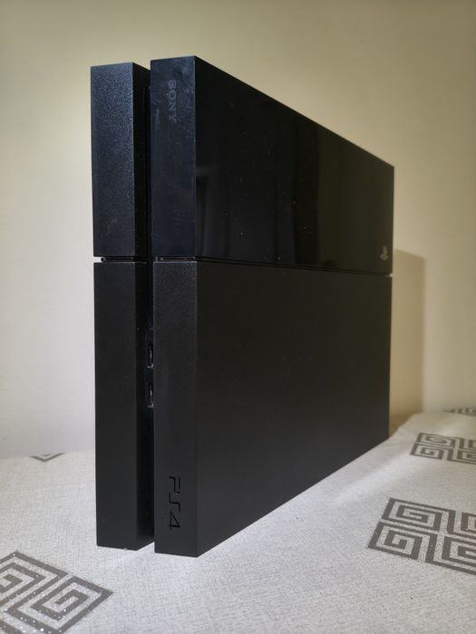 Bundle PS4 1TB + 3 Jocuri  Recondiționat, gata de joc