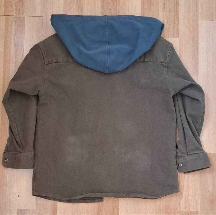 Продам лёгкую куртку ветровку на мальчика