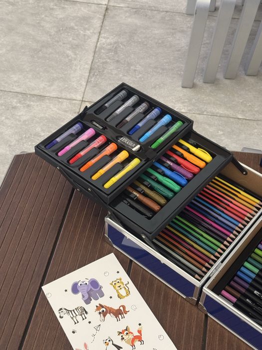 Набор для рисования для девочек, мальчиков 133 предм (3-етаж)