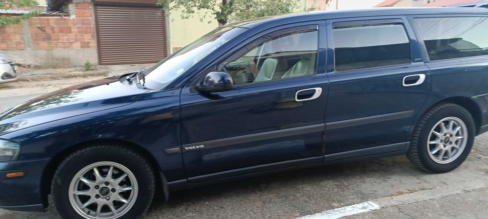 Продавам Volvo V 70 D5