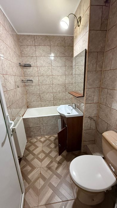 Închiriez garsoniera
