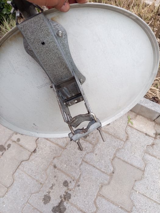 Чиния Bulsatkom със приемно око