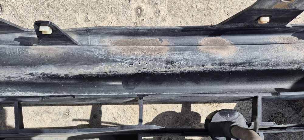 Бампер на Карину е  с амывательом фар