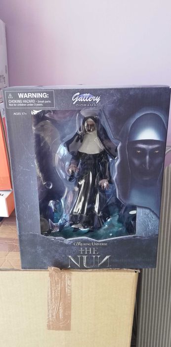Diamond Select - Nun Gallery Pvc Statue