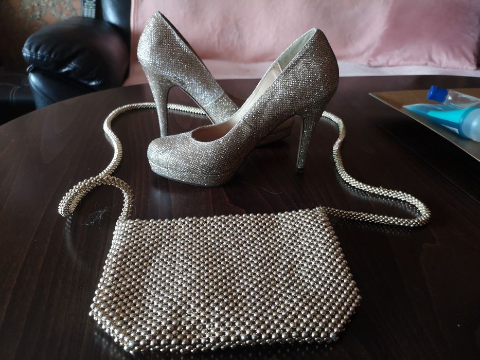 Луксозни дамски обувки с подходяща чантичка