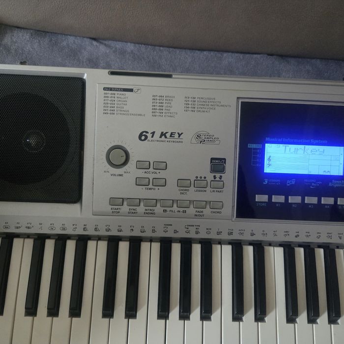 Синтезатор LP-6210C