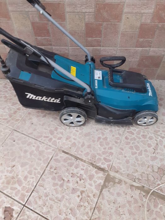 Продавам ел. Косачка Макита ELM 3320.