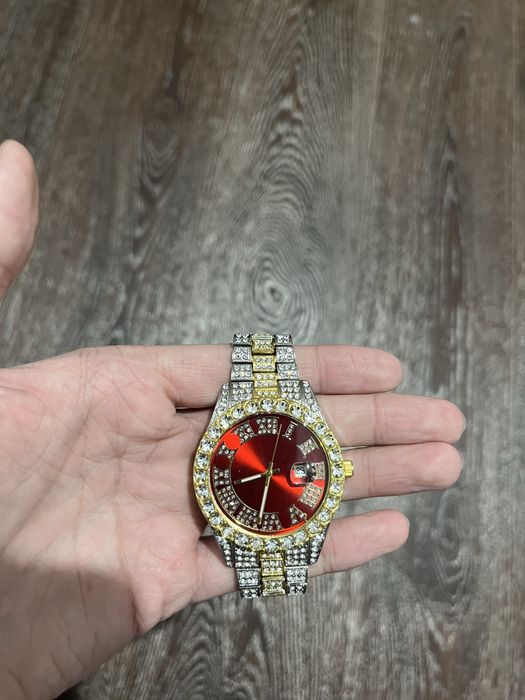 Часы модные с стразами