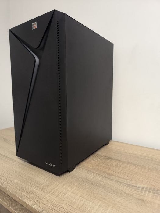 Carcasa PC gaming cu sursa Crosair VS550